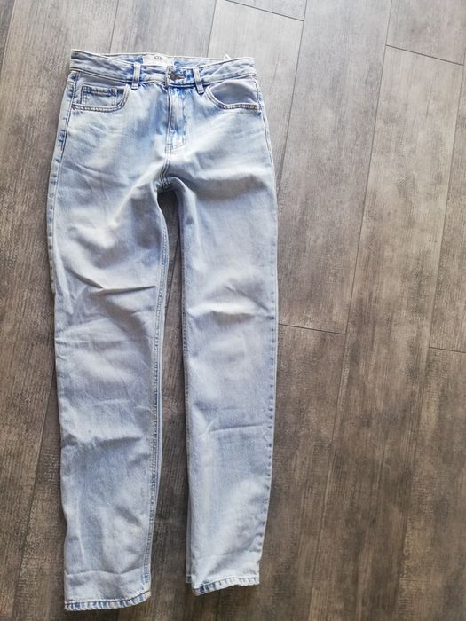 Jeansy Straight Stradivarius S