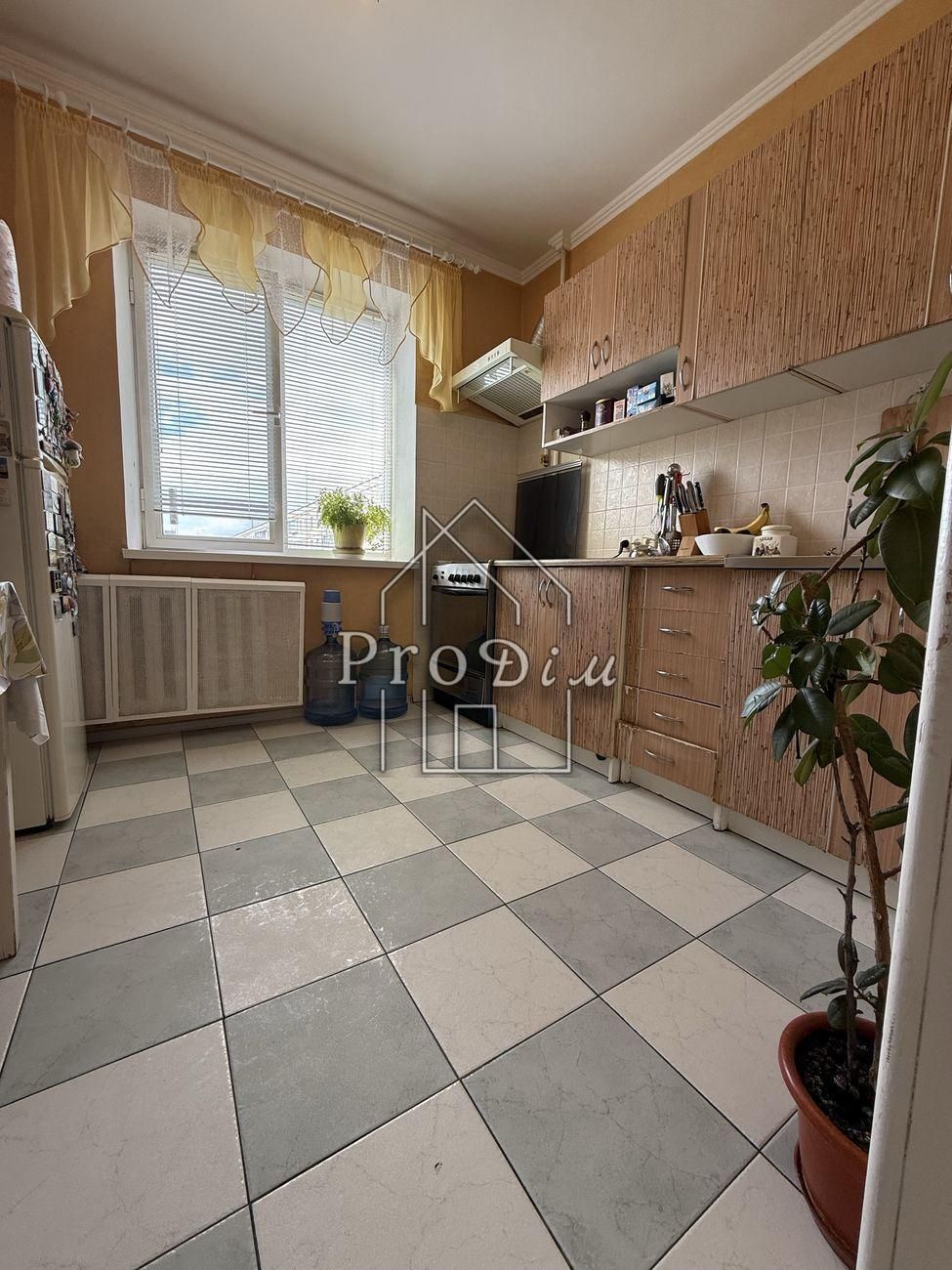 Продаж 2к квартира. Озерна 14. Оболонь
