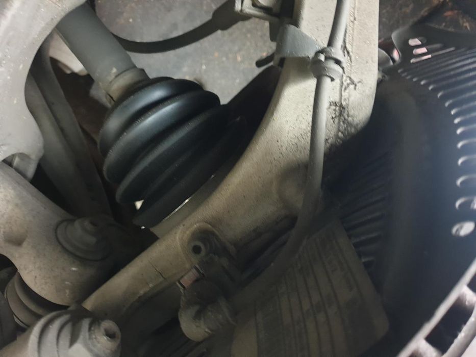 Manga de eixo frente esquerda AUDI Q5 (FYB, FYG)