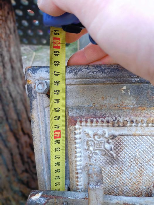 Żeliwne drzwiczki do pieca.