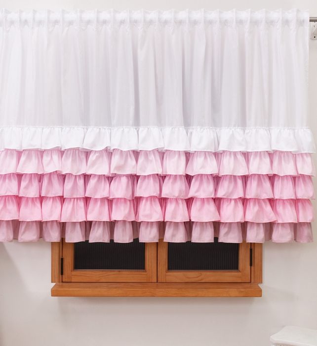 Firana 130x300 z różowymi falbanami