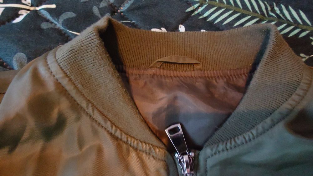 Kurteczka typ bomberka z kieszeniami nienoszone