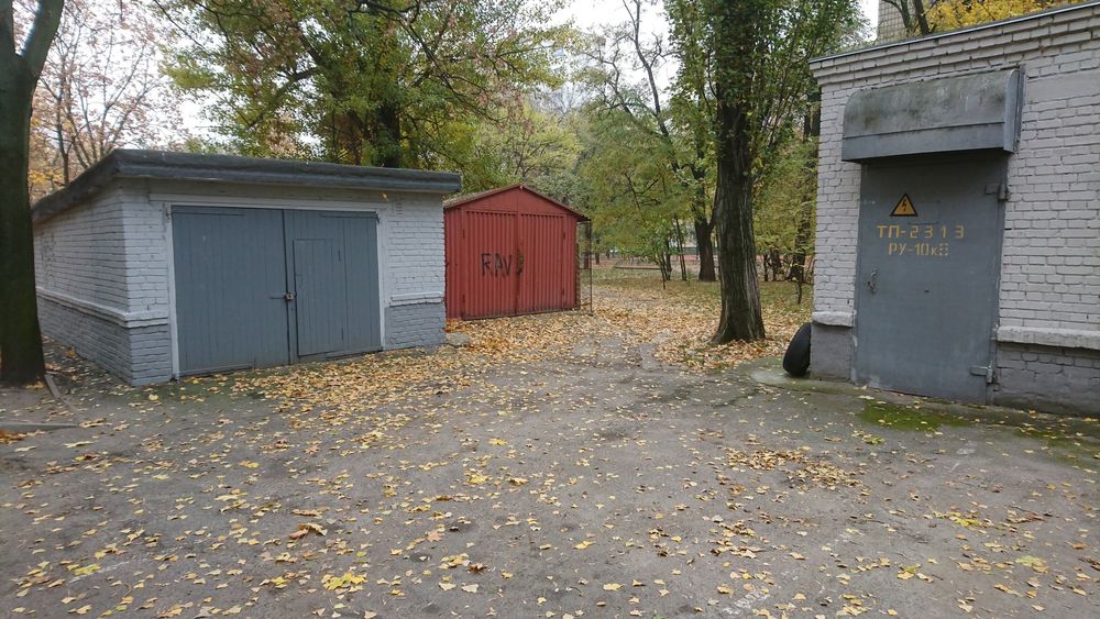 Капітальний гараж центр Русанівки з можливістю зарядки електро авто