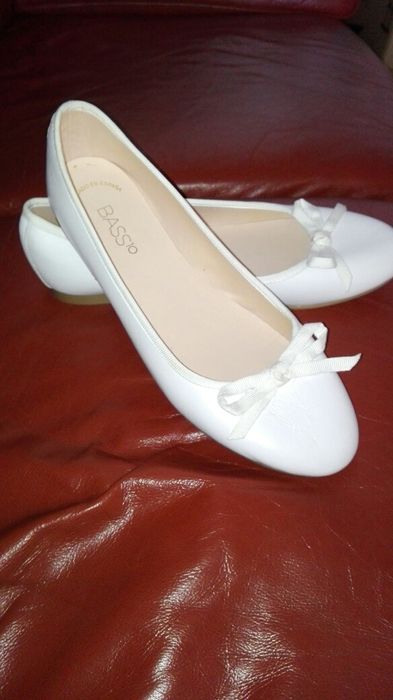 Sabrinas brancas em pele T39