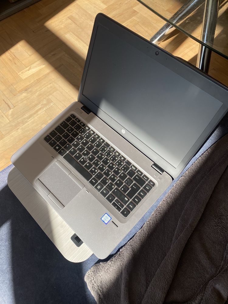 Laptop i7, 8GB, SSD 256, Win 10 Pro + Ładowarka (orginalna)