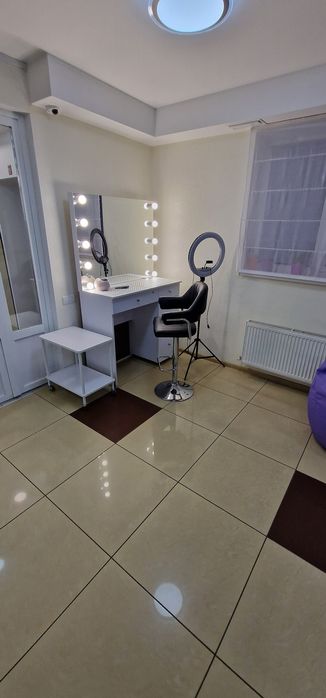 Сдам  лашмейкеру, бровисту, визажисту. Свет постоянно