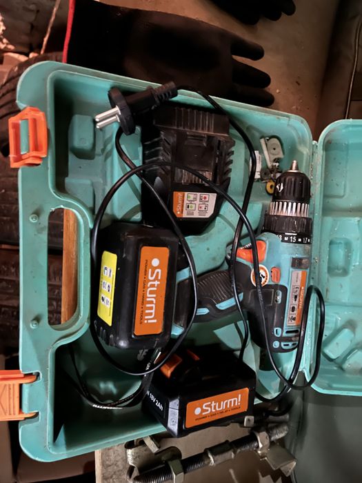 Шуруповерт штурм потребує перепаковки акамуляторів