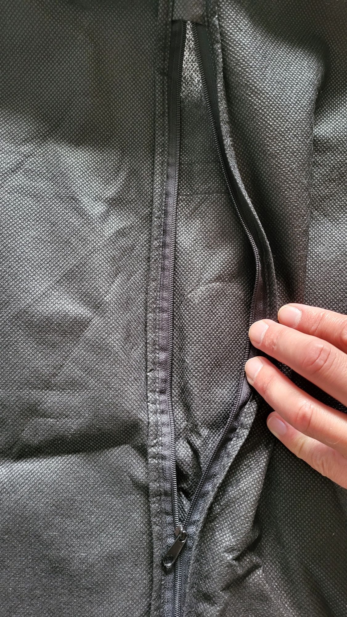 Pokrowiec na ubrania garnitur koszule sukienki Calvin Klein jak nowy