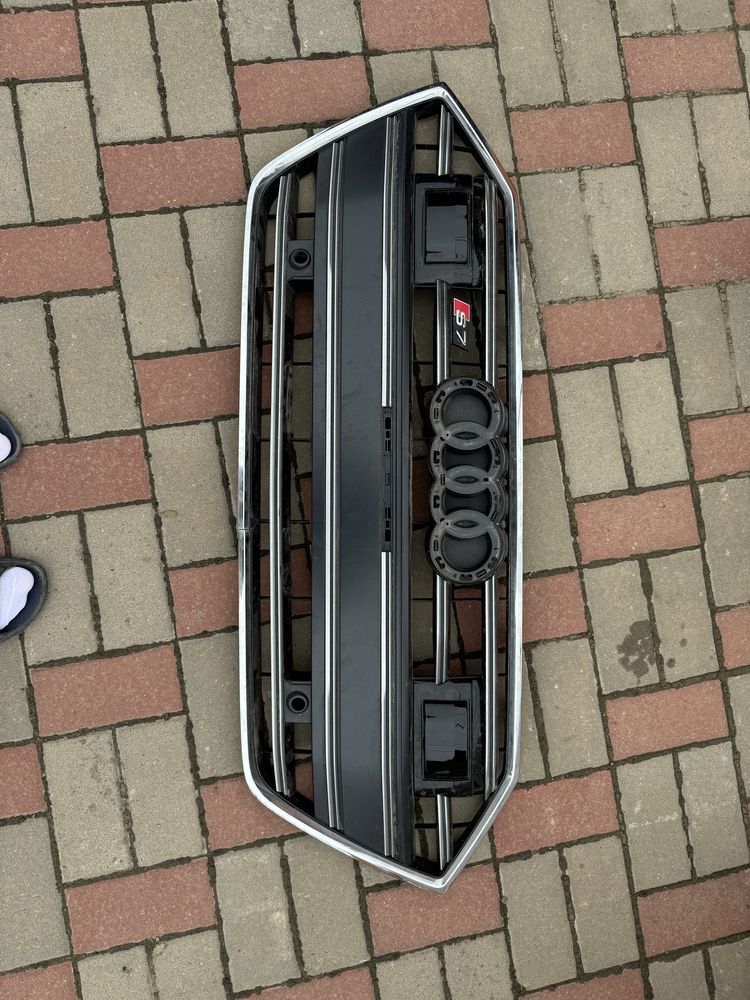 Решітка audi a7 s7 c8 оригінал
