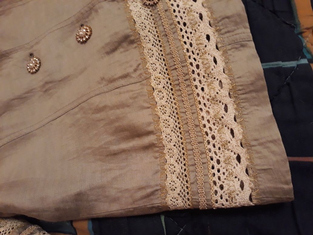 Роскошная льняная блуза- пиджак с мережками и вышивкой.