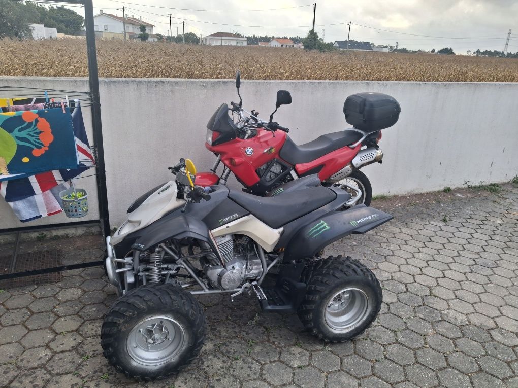Moto 4 homolgada para 2 pessoas