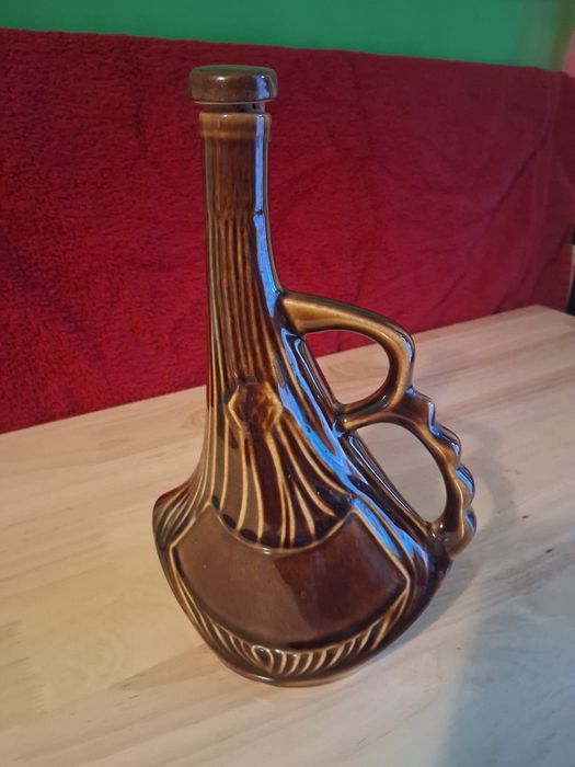 Karawka na wino w stylu retro