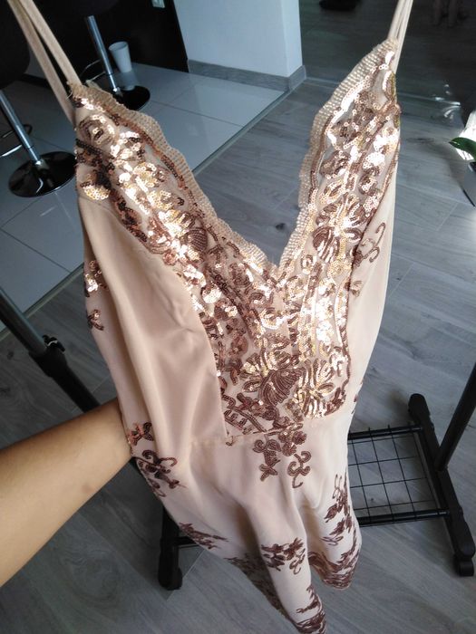 NOWA Sukienka S XS błyszcząca elegancka kremowa beżowa ecru sylwester