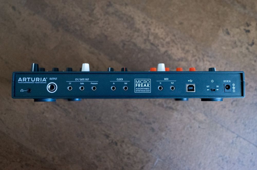 Arturia Microfreak sintetizador, novo com 4 anos e meio de garantia