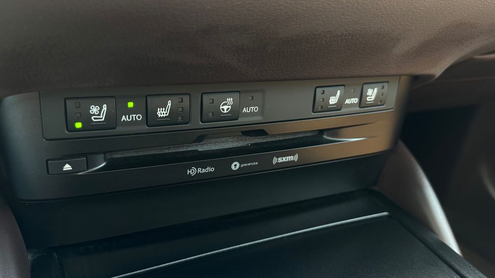 Продам Lexus ES 300 Hybrid 2021 Ідеальний і Максимальний