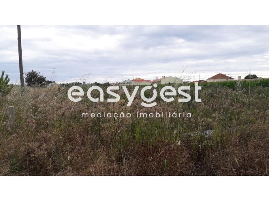 Terreno com viabilidade/ Outeiro (Paião)