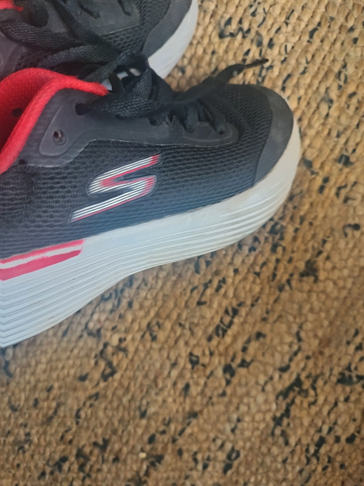 Tênis sketchers 33