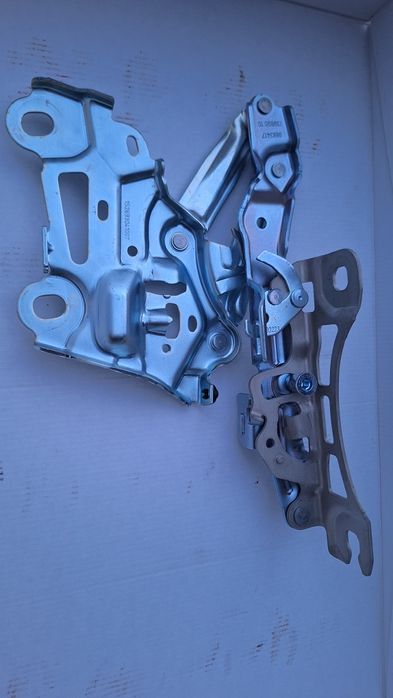 Zawias maski BMW x1 lewy,prawy  nowy