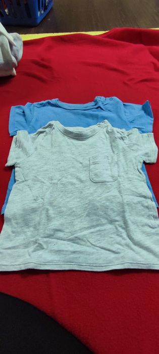 T-shirt de criança em bom estado
