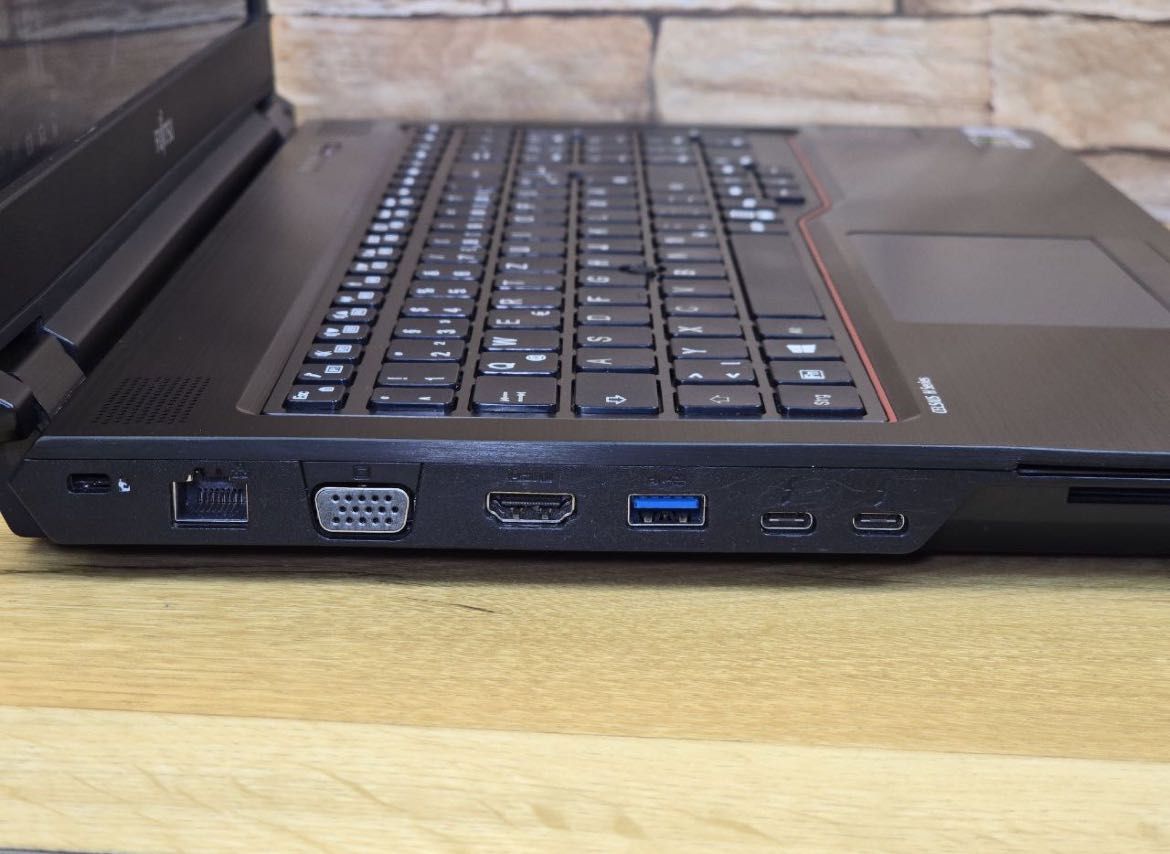 Laptop do gier Fujitsu H780