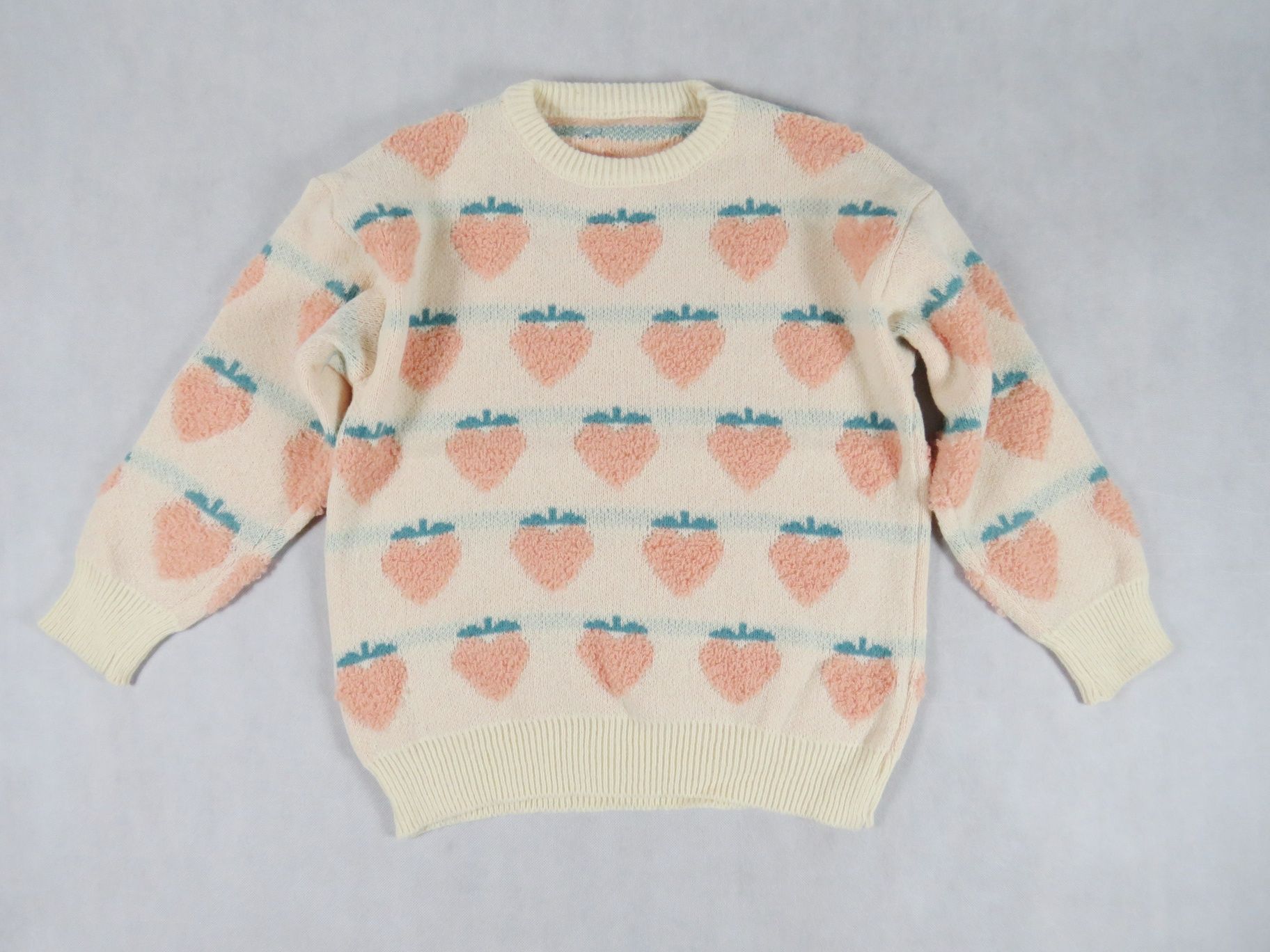 Kremowy sweterek w truskawki M/L nowy sweter strawberry pattern