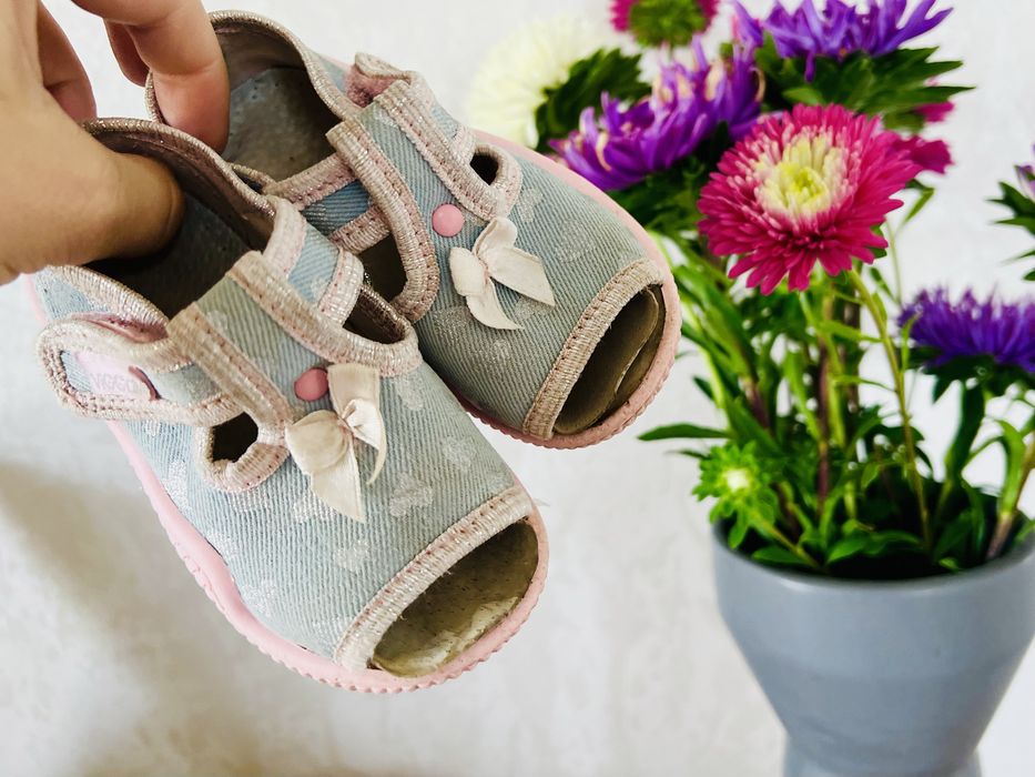 Босоніжки тапочки