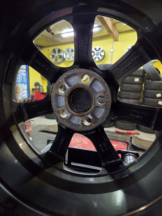 Felgi Aluminiowe 5x108 7Jx17 ET50 Volvo Ocean Race