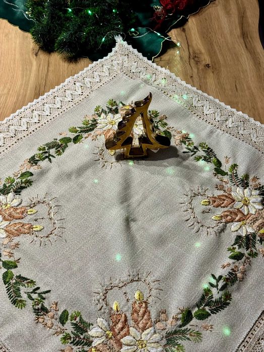 Bardzo efektowny i oryginalny obrus dekoracyjny – na Świąteczny Stół;