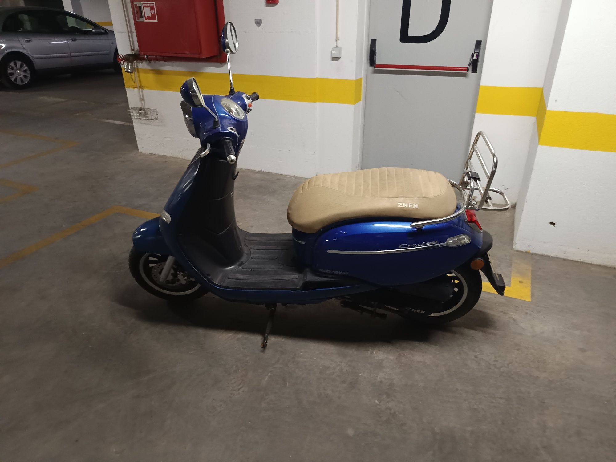 Moto 50 CC Impecável