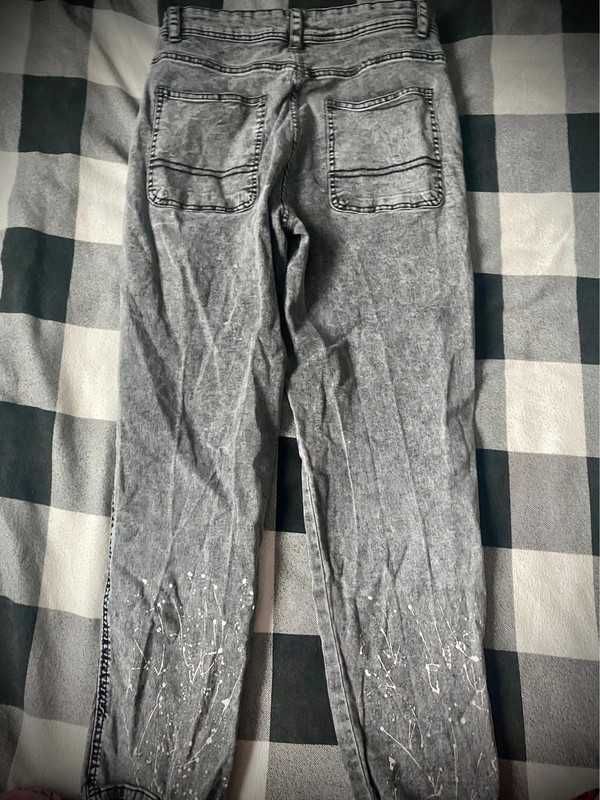 Spodnie baggy z dziurami – Bershka