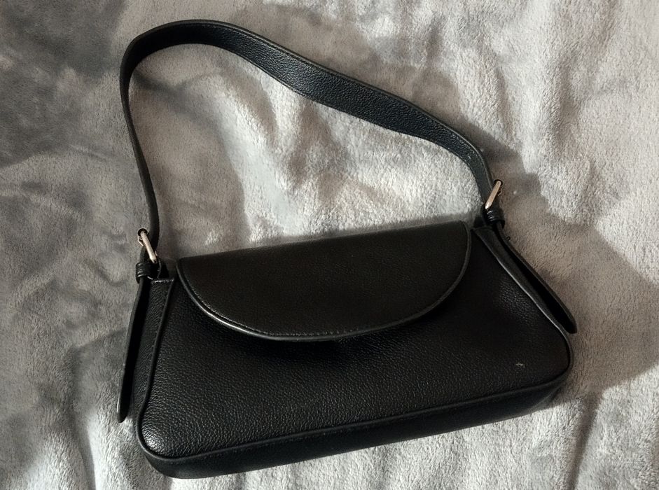 Чорна шкіряна сумка Cropp