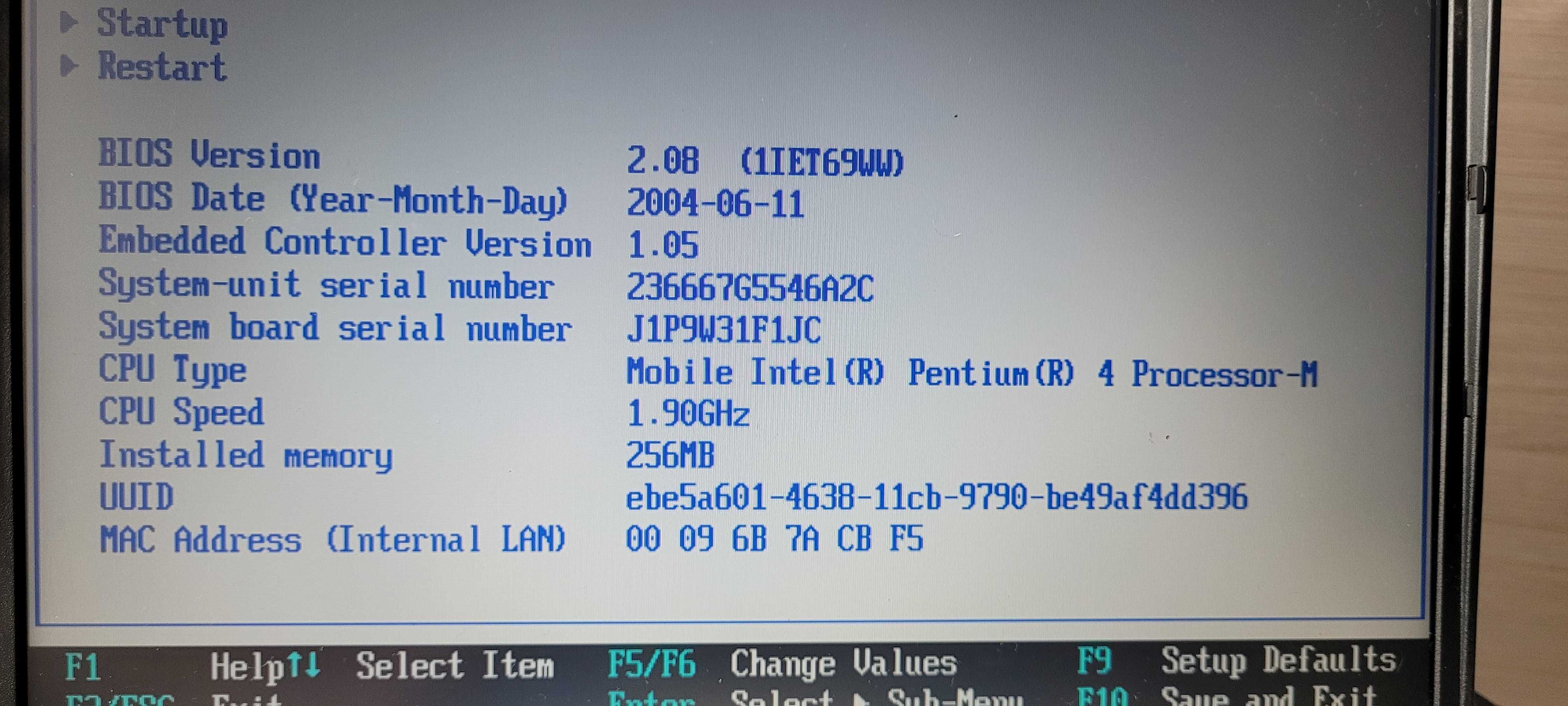 Zabytkowy komputer ibm thinkpad t30