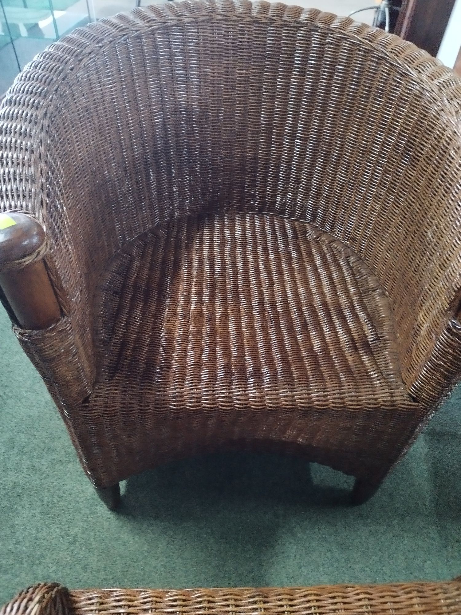 piękny fotel rattanowy Vintage z podnóżkiem