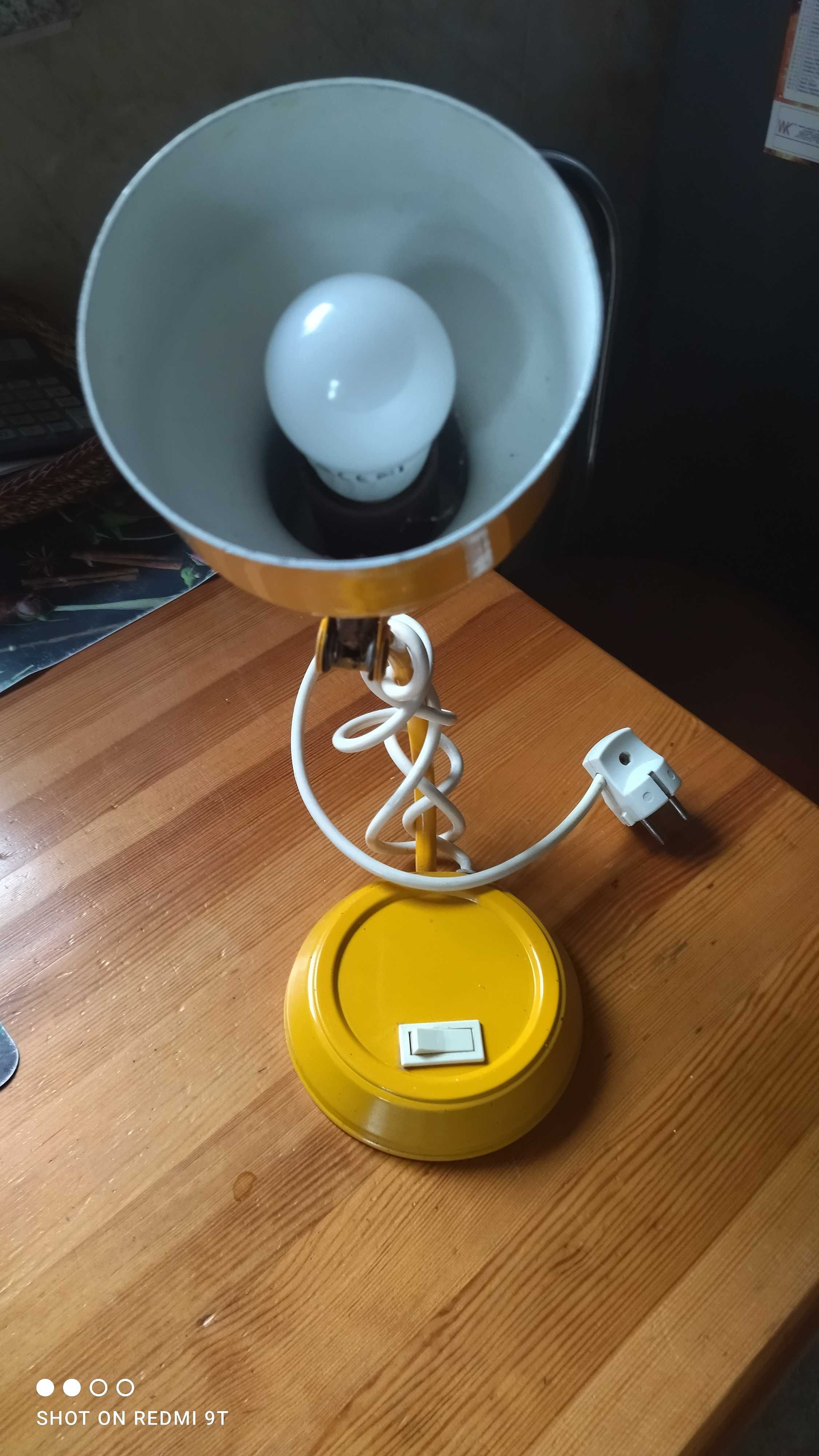 Lampka nocna żółta