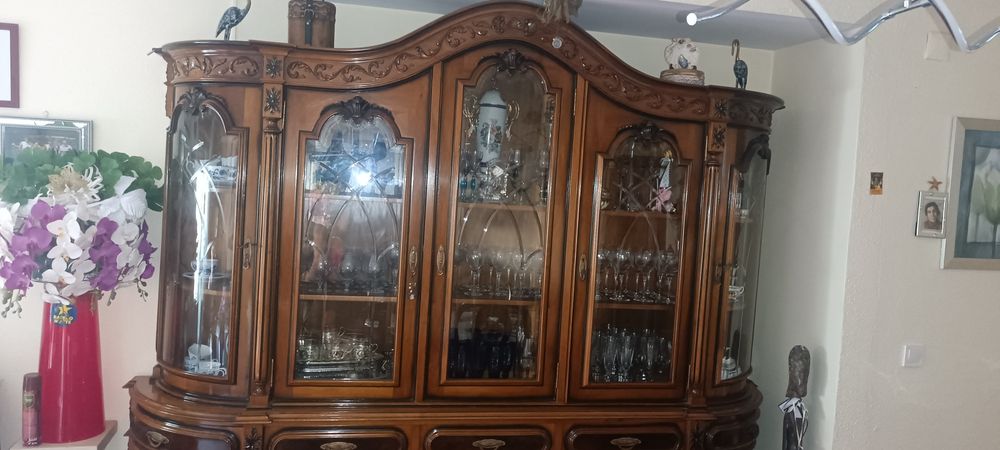 Mobilia de sala em nogueira