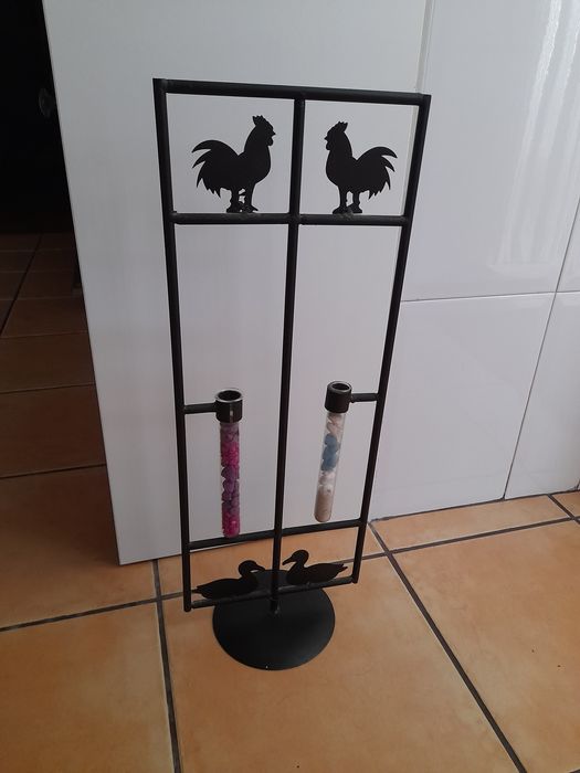 Castiçal  em ferro  de pé alto