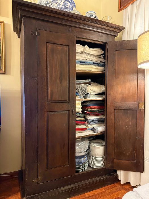 Armário Roupeiro/ Louceiro