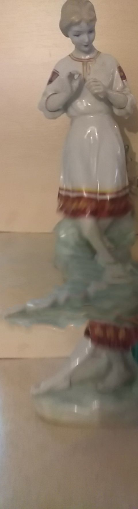 Керамическая статуетка Гадание на ромашке