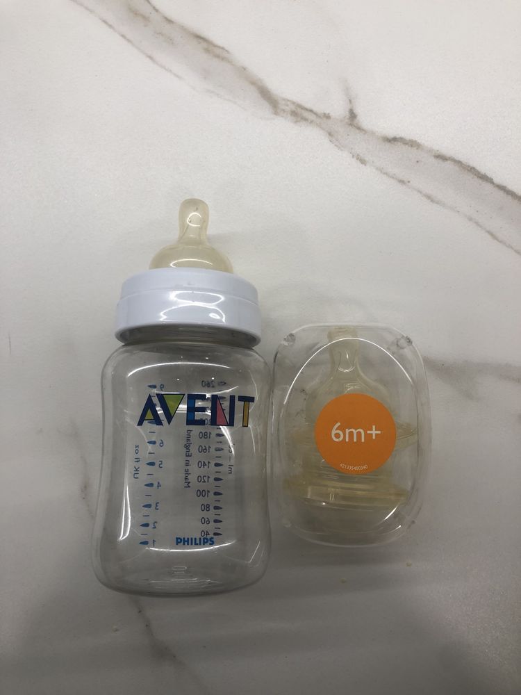Biberon AVENT com 2 tetinas novas