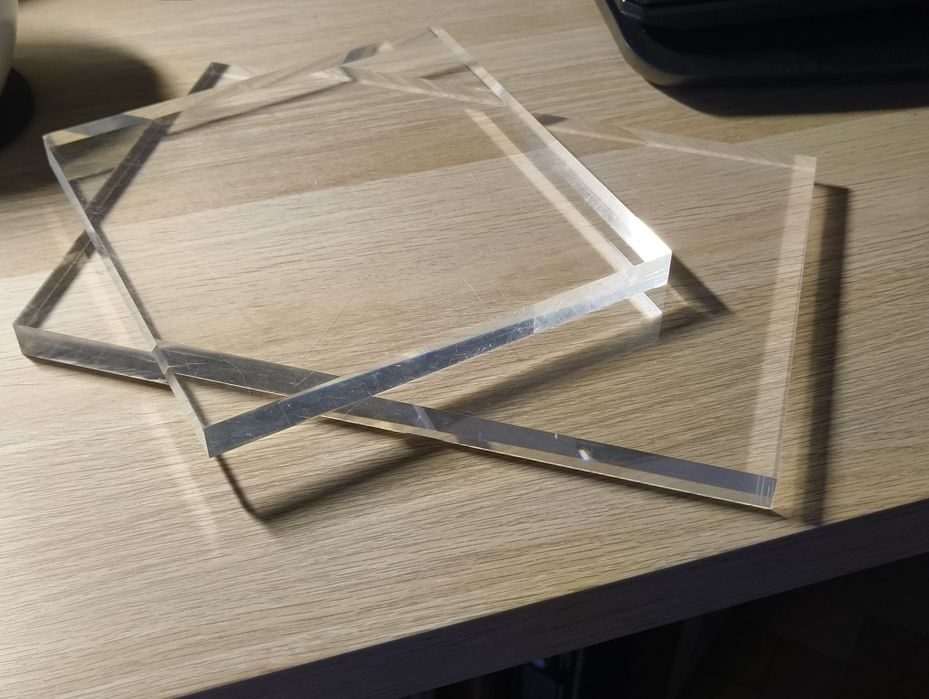 Dekoracja - dwa kawałki plexi