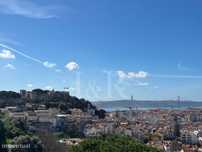 Apartamento T3 duplex com terraço e vista rio na Graça, Lisboa