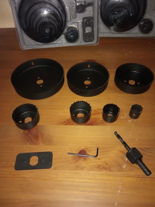 Caixa de 12 brocas redondas para serrar buracos de madeira