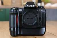 Nikon F80 + grip Nikon MB-16