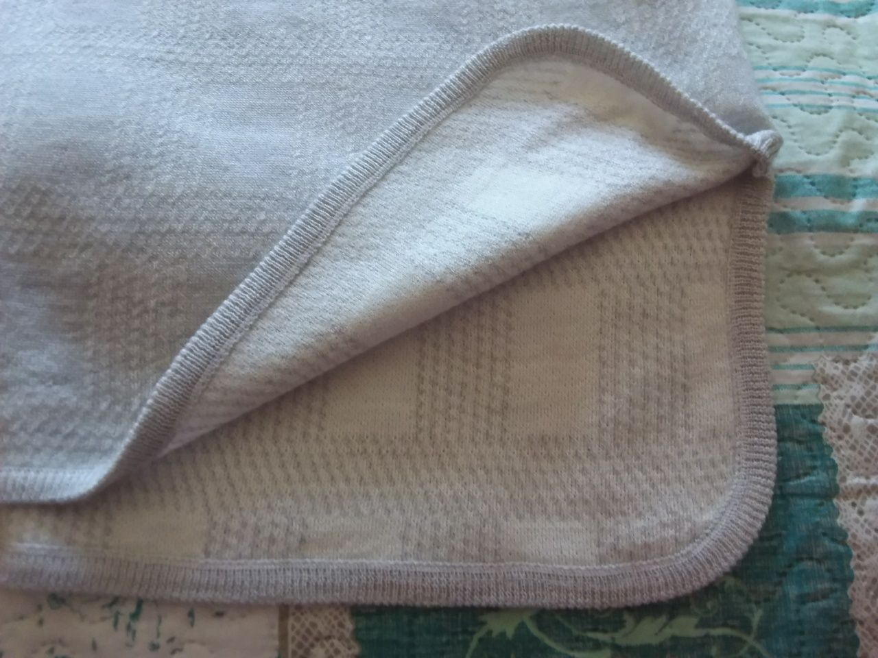 Продам женские свитера