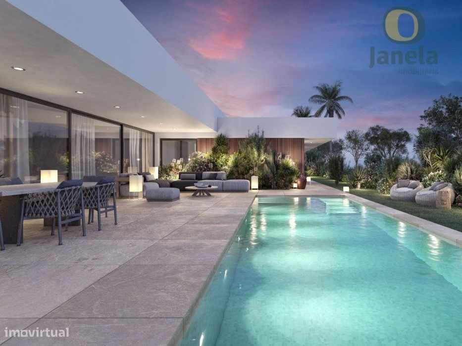 Maravilhosa Moradia Contemporânea, toda Térrea, com piscina