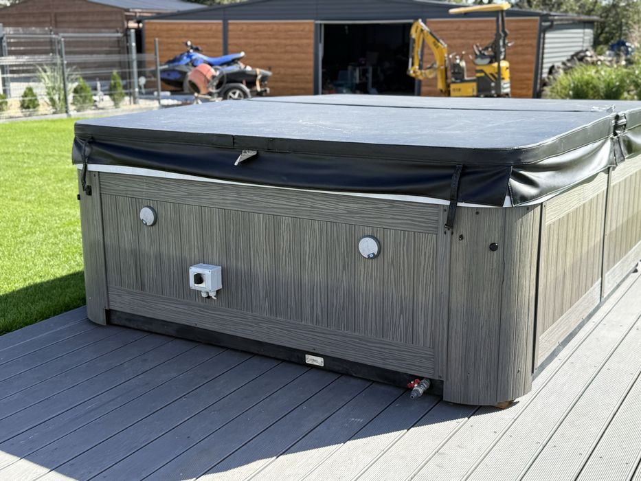 Jacuzzi spa duze