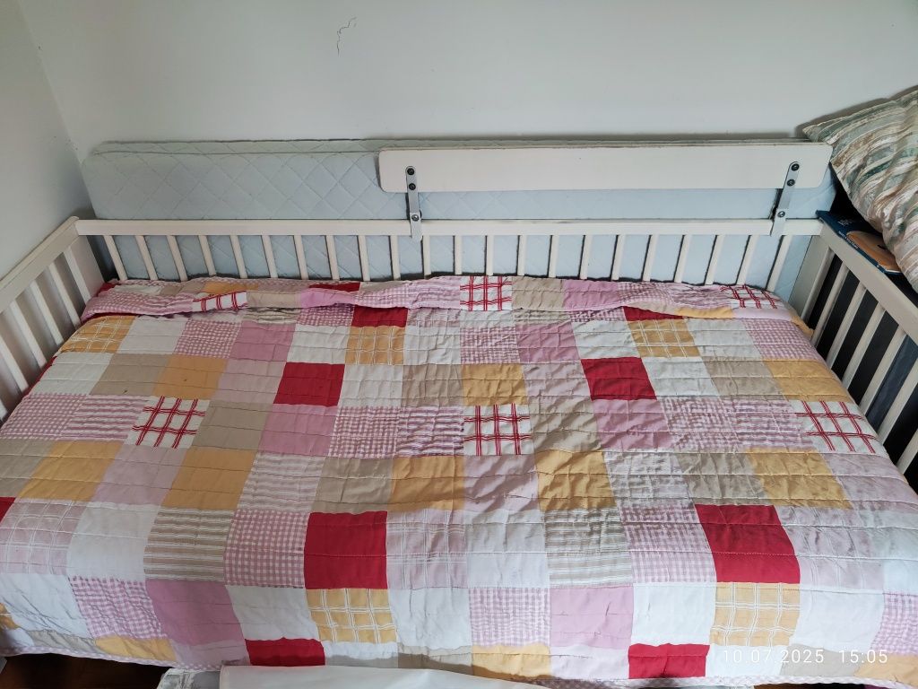Cama e armário de criança