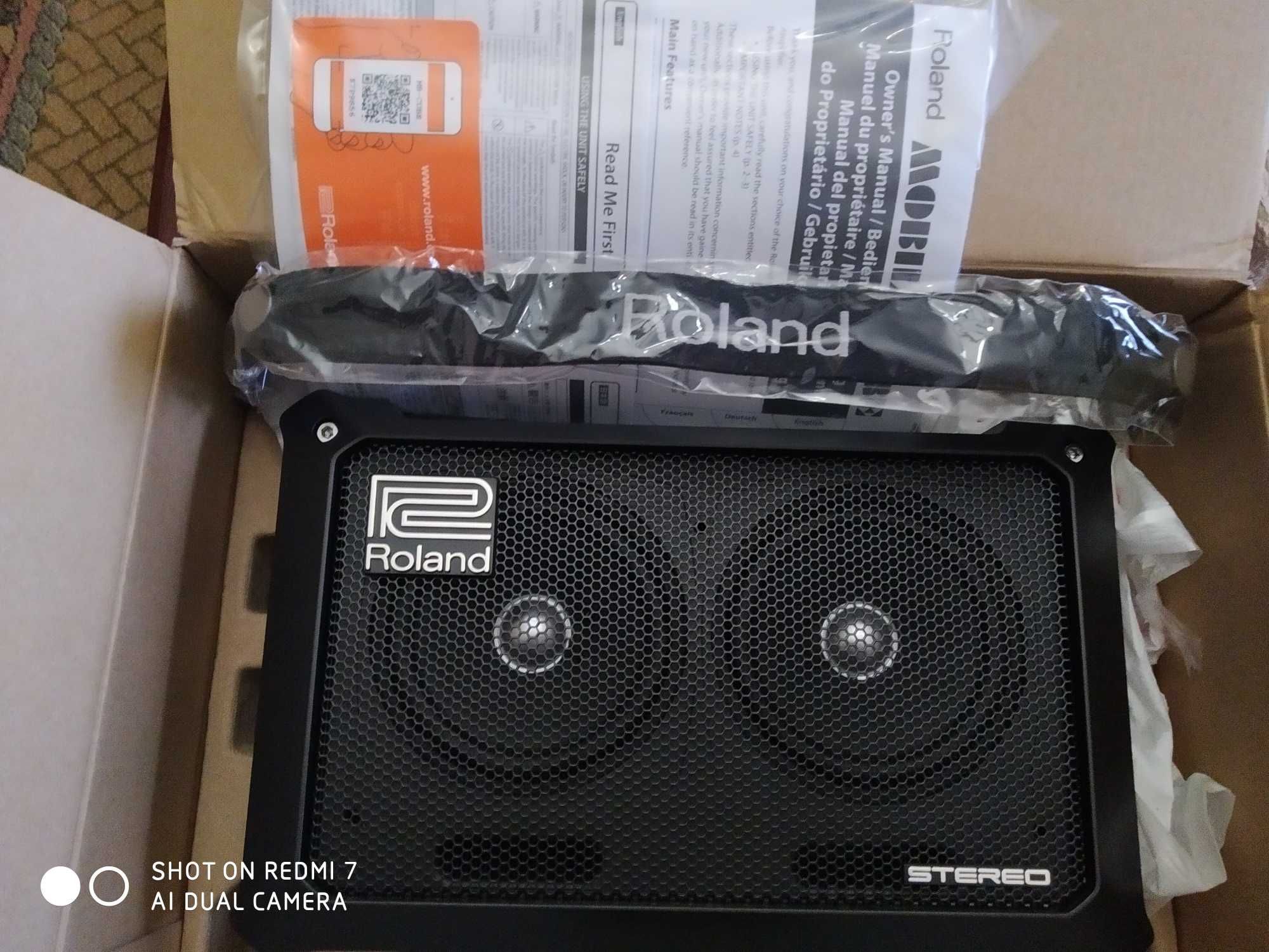Coluna Roland MOBILE CUBE  Amplificada STEREO + Mixer