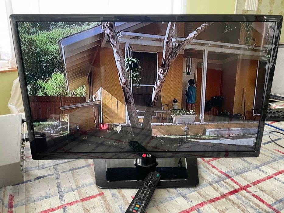 Телевізор LG 32LS341C