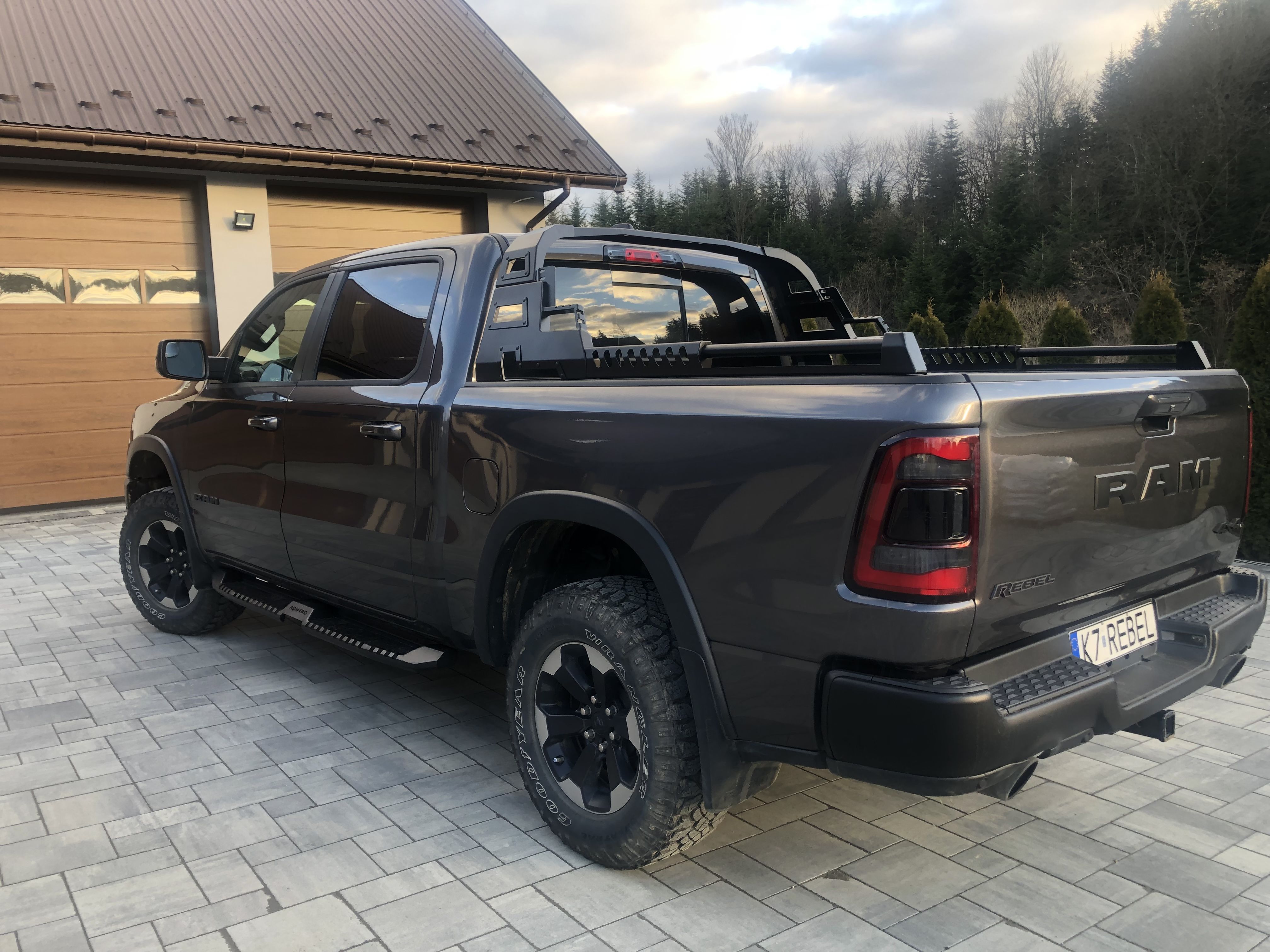 Volkswagen Amarok 23- orurowanie paki COMBAT Roll Bar